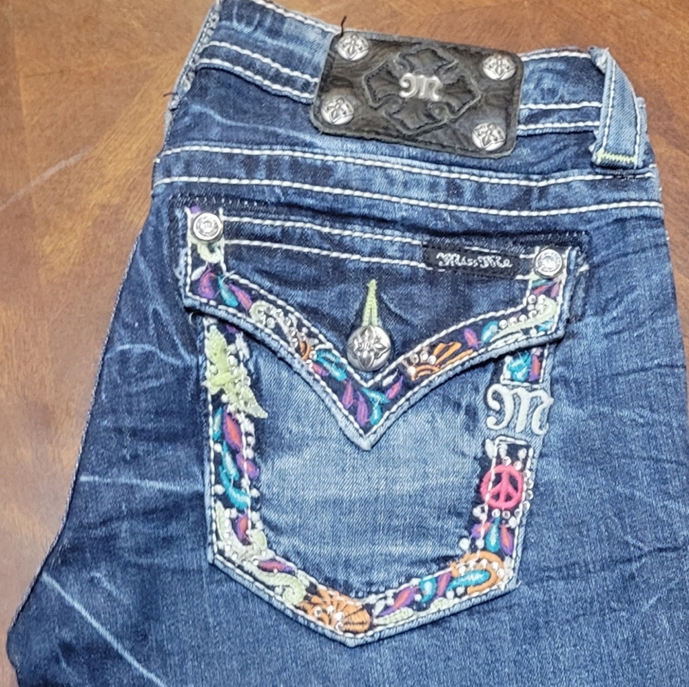 Miss Me Women's Dark Blue Embroidered Cuffed Capri Jeans